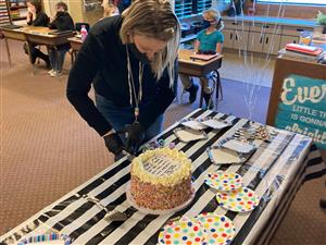 cutting cake 